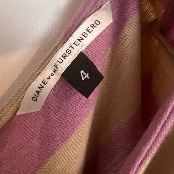 Diane Von Furstenberg 100% WOOL WRAP DRESS Size 4 - Picture 1 of 3